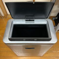 中古　動作確認済み　現状品　センサーごみ箱  47L　ゴミ箱　CW2235MT-47L  SENSIBLE ECO シルバー　の画像
