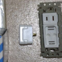 メーカー（松下電工）カベ用マグネット式コンセントセットですの画像