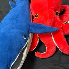 タコとクジラのぬいぐるみ