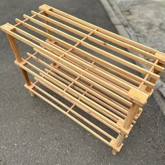 木製シェルフオシャレに花瓶や雑貨など飾れます