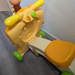 あんぱんマン　おもちゃ　手押し車　足こぎ　ビジーボードの画像