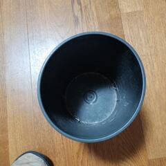 レトロ柄 ゴミ箱の画像