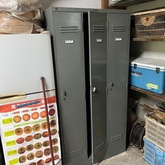 値下げしました。イトーキ　ロッカー　3連の画像