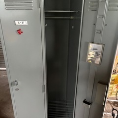 値下げしました。イトーキ　ロッカー　3連の画像