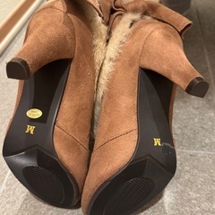 レディース ファー付きショートブーツ 23.5センチの画像