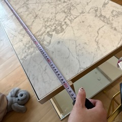 大理石ガラステーブルの画像