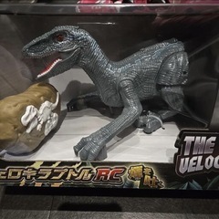 新品未使用未開封　恐竜　動くおもちゃ