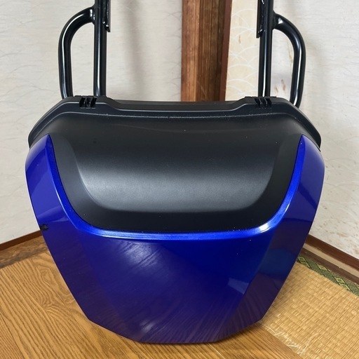 バイクのキャリーBOXと付属の取り付けバーのセット