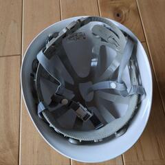 ヘルメット　3ケ　防災　工事　安全の画像