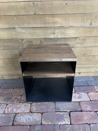 サイドテーブル