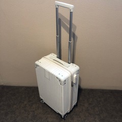 スーツケース 機内持ち込み 軽量 小型 静音 360回転キャスタ 旅行かばん 3-5日用 Sサイズ　白の画像
