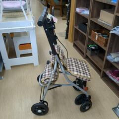 手押し車 TacaoF PS-169 幸和製作所 （シルバーカー）座面付き 介護用品【こちらは店舗です。浜村鹿野温泉ICから3分 買取本舗 宮本リサイクル 営業時間9～19時 定休日水曜のみ←連絡できませんm(_ _)m】の画像