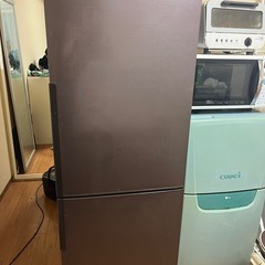 冷蔵庫ふたつ