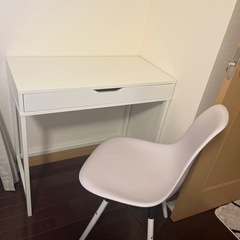 ホワイト・デスクとホワイト・チェアのセット美品
