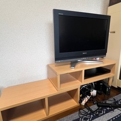 テレビ、テレビ台、ダブルベッド
