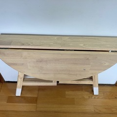 折りたたみ式　テーブルの画像