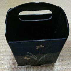 綺麗な漆器の小物立ての画像