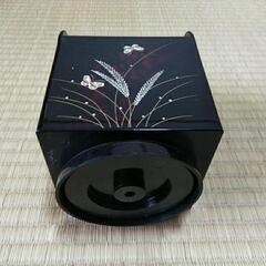 綺麗な漆器の小物立ての画像