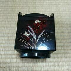 綺麗な漆器の小物立て