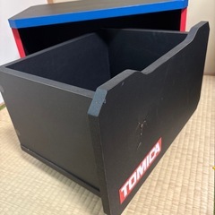 トミカ 子供用机と収納ボックスキャスター付き　の画像