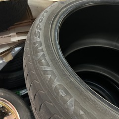 295/40R21 中古タイヤ2本何かに活用してくださいの画像