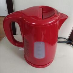 赤い電気ポット