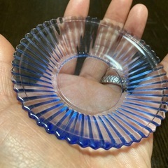 【ヴィンテージ】ガラスの小皿×8枚　ブルー　9cm 昭和レトロなガラスの食器の画像