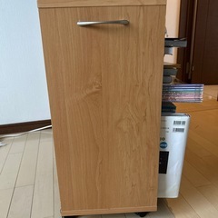 キャスター付き本棚　　表裏入りますの画像