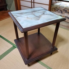 サイドテーブル