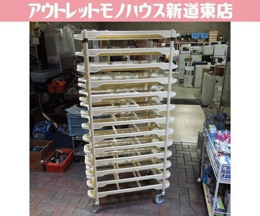 オカムラ 13段 トレイカート 1X391B-GF36 ウレタンキャスター 品出し運搬 保管用多段カート カラートレイ10枚付 OKAMURA