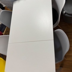 6/9まで！値下げ交渉可‼️IKEA イケア ダイニングテーブル イームズチェア4脚セットの画像