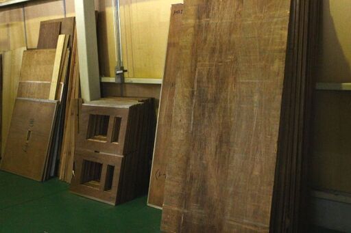 引き取り限定 コンパネ ベニヤ 合板 テーブルにも DIY 角材 端材 まとめて 売台 日曜大工 建築 土木 中古
