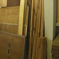 引き取り限定 コンパネ ベニヤ 合板 テーブルにも DIY 角材 端材 まとめて 売台 日曜大工 建築 土木 中古の画像