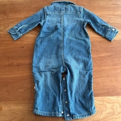 GAPのデニムロンパース、12-18ヶ月サイズの画像
