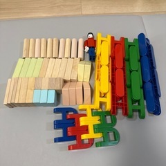 木のブロックとプラスチックのブロック