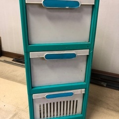 3段 ローラー付き プラスチック キャビネット 長期保管品
