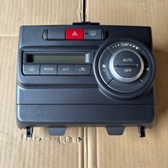 ダイハツ　ムーヴコンテ　L575 オーディオ　パネル　ブラケットの画像