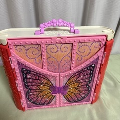 Barbie バービーの折りたためるお家　英語の小さい本の画像