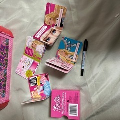 Barbie バービーの折りたためるお家　英語の小さい本の画像