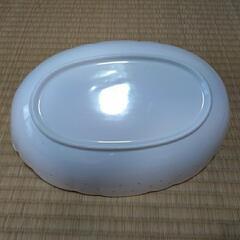 綺麗な横長の大きなお皿の画像