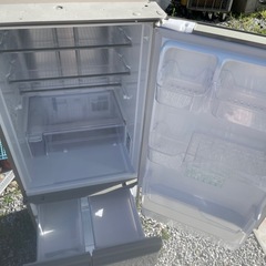 【受け渡し決定】
シャープノンフロン冷凍冷蔵庫の画像
