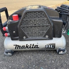 Makita
