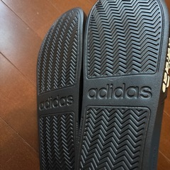 adidasサンダル28.5の画像
