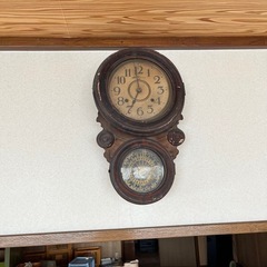何かを感じるボロ時計の画像