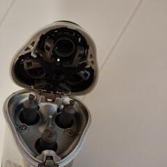 PHILIPS 3枚刃髭剃り　充電器付きの画像