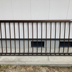窓から転落防止のフェンスの画像