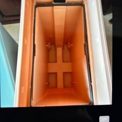 使用期間1ヶ月弱。キャスター付きダストBOXゴミ箱、の画像