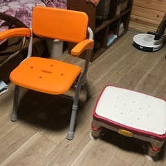 介護用品、お風呂用シャワーイスと浴槽台2点まとめてです。