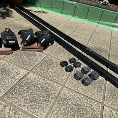 スーリールーフキャリアベーストルーフバーのセットの画像