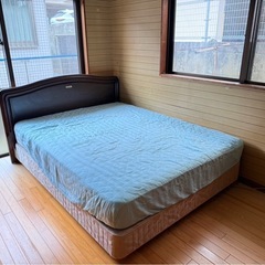 【日時指定あり】ダブルベッド、フレーム付き